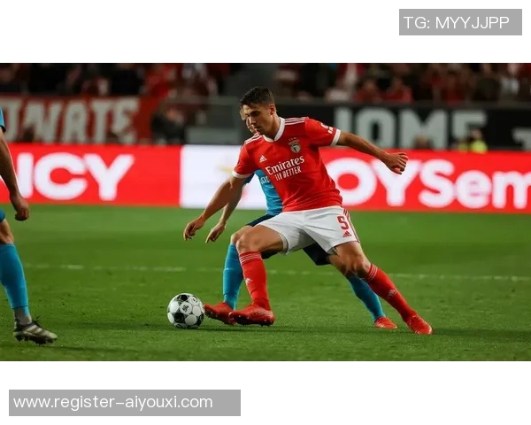 本菲卡逆袭里昂1-0获胜全场爆冷引发热烈反响