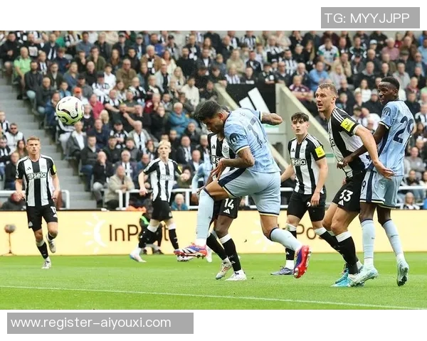 英超焦点战波尔图大胜里昂红牌事件引发全场热议与转会传闻